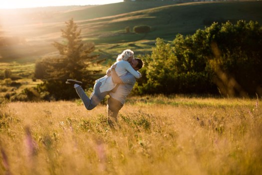 What is the golden hour and how to photograph couples, weddings and families at golden hour