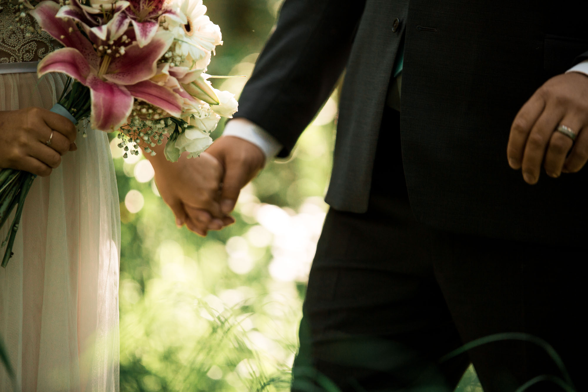 Calgary wedding photographer - Nose Hill Park bridal portraits