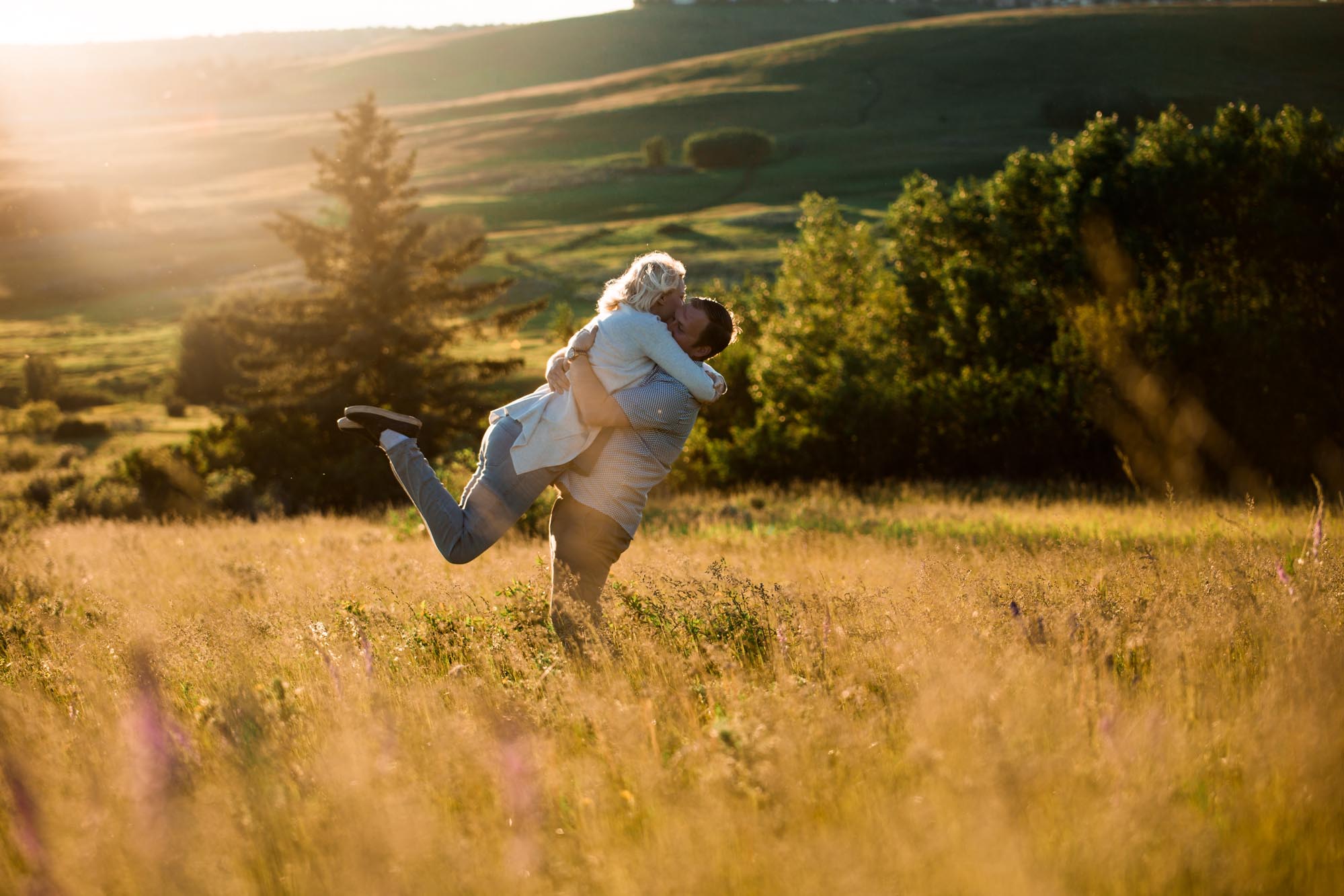 Calgary wedding and engagement photographer - Nose Hill Park engagement session