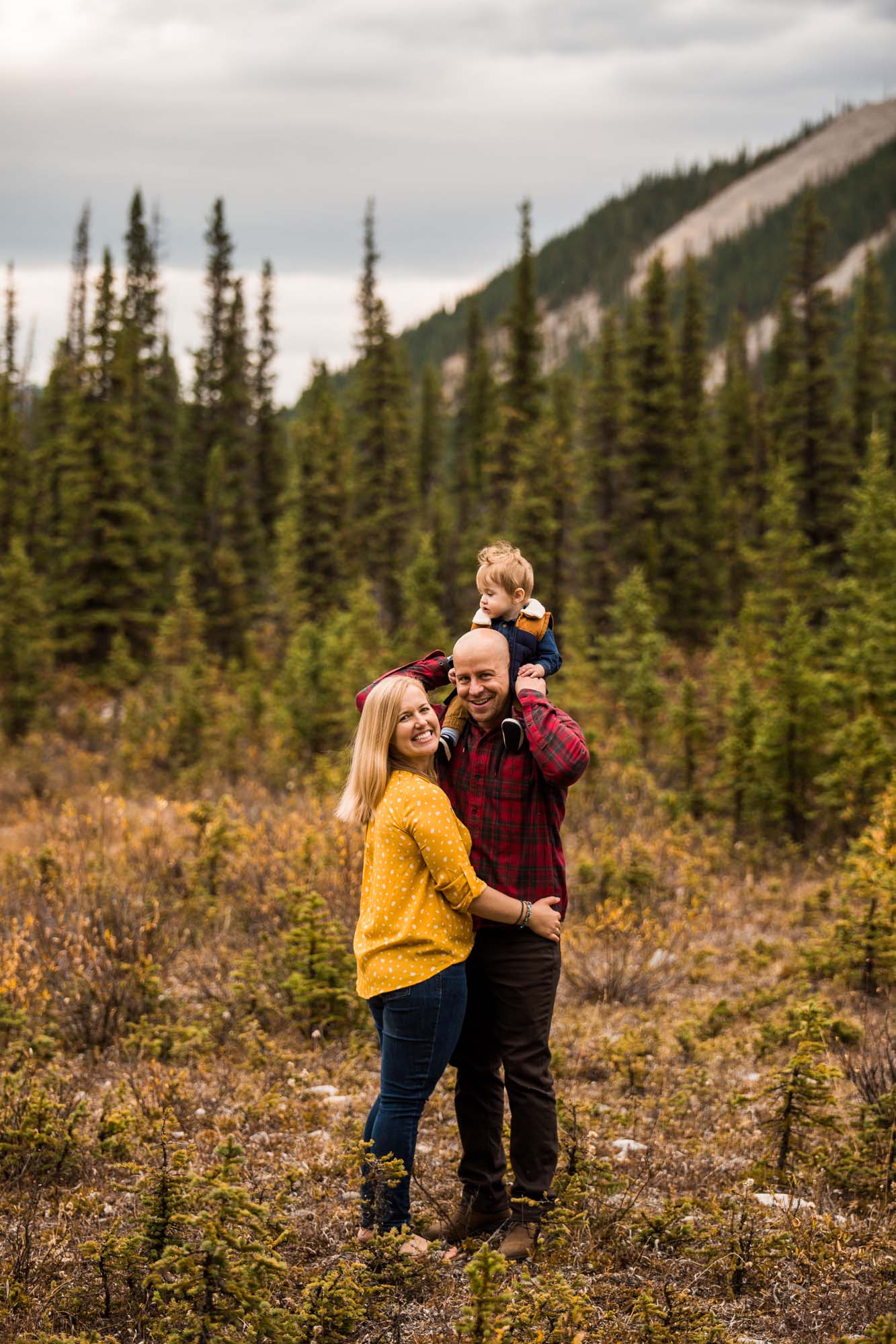 Calgary family photographer - lifestyle family photography