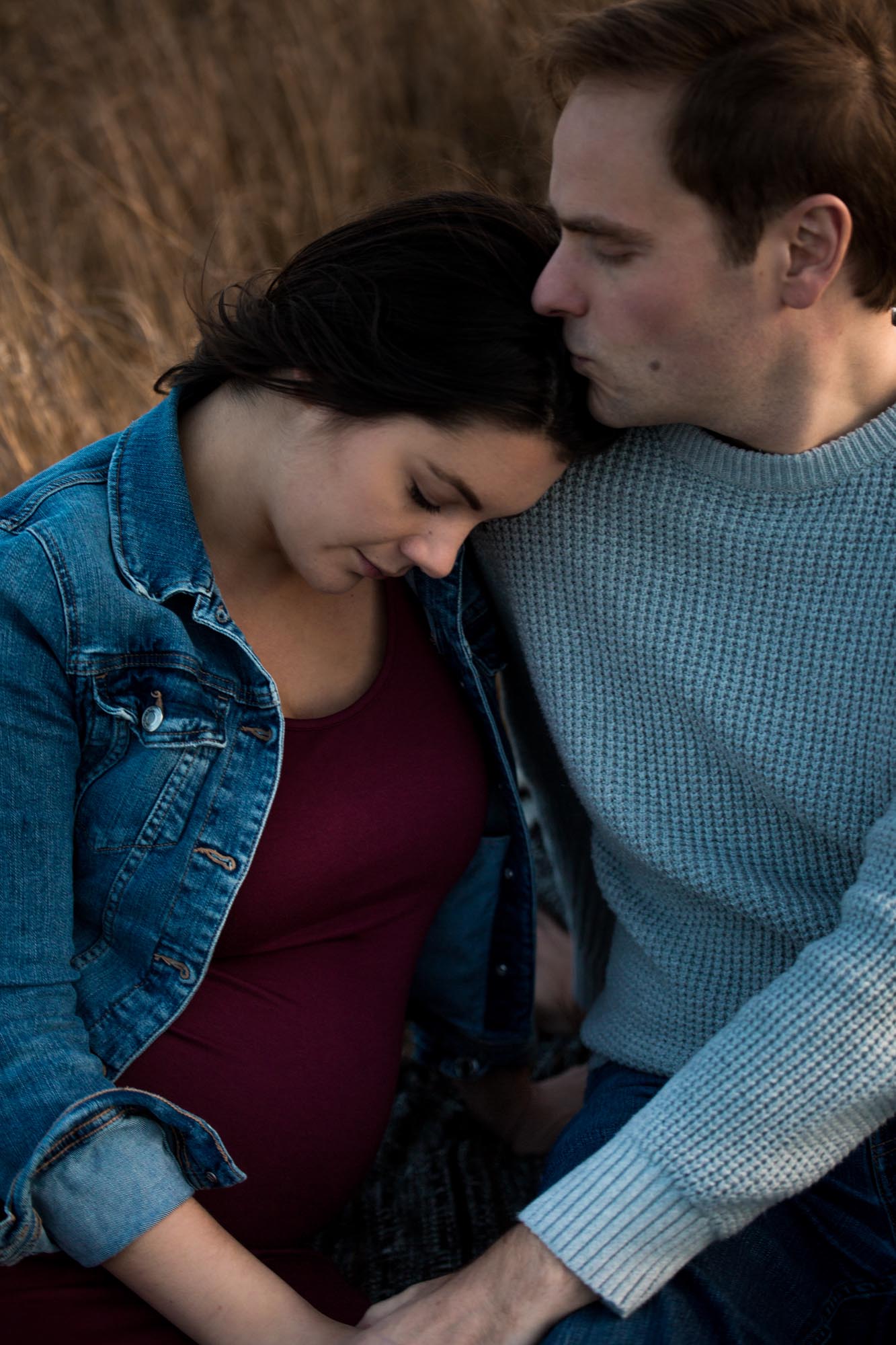Calgary family photographer - maternity photography at Nose Hill Park