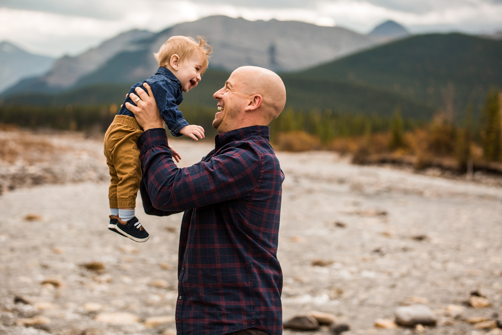 prompts for natural family photos - Calgary family photographer