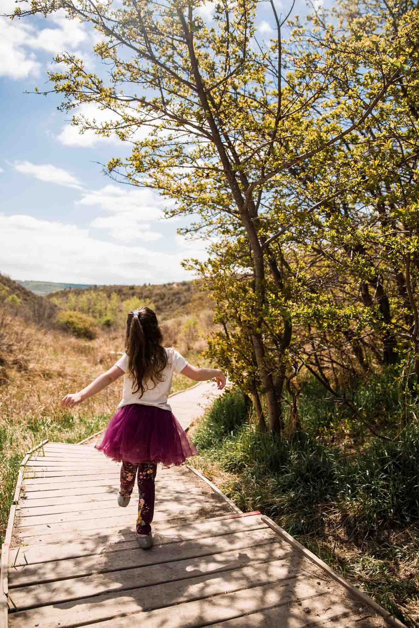 Calgary family photographer, family photos at Waterfall Valley in Bowmont Park