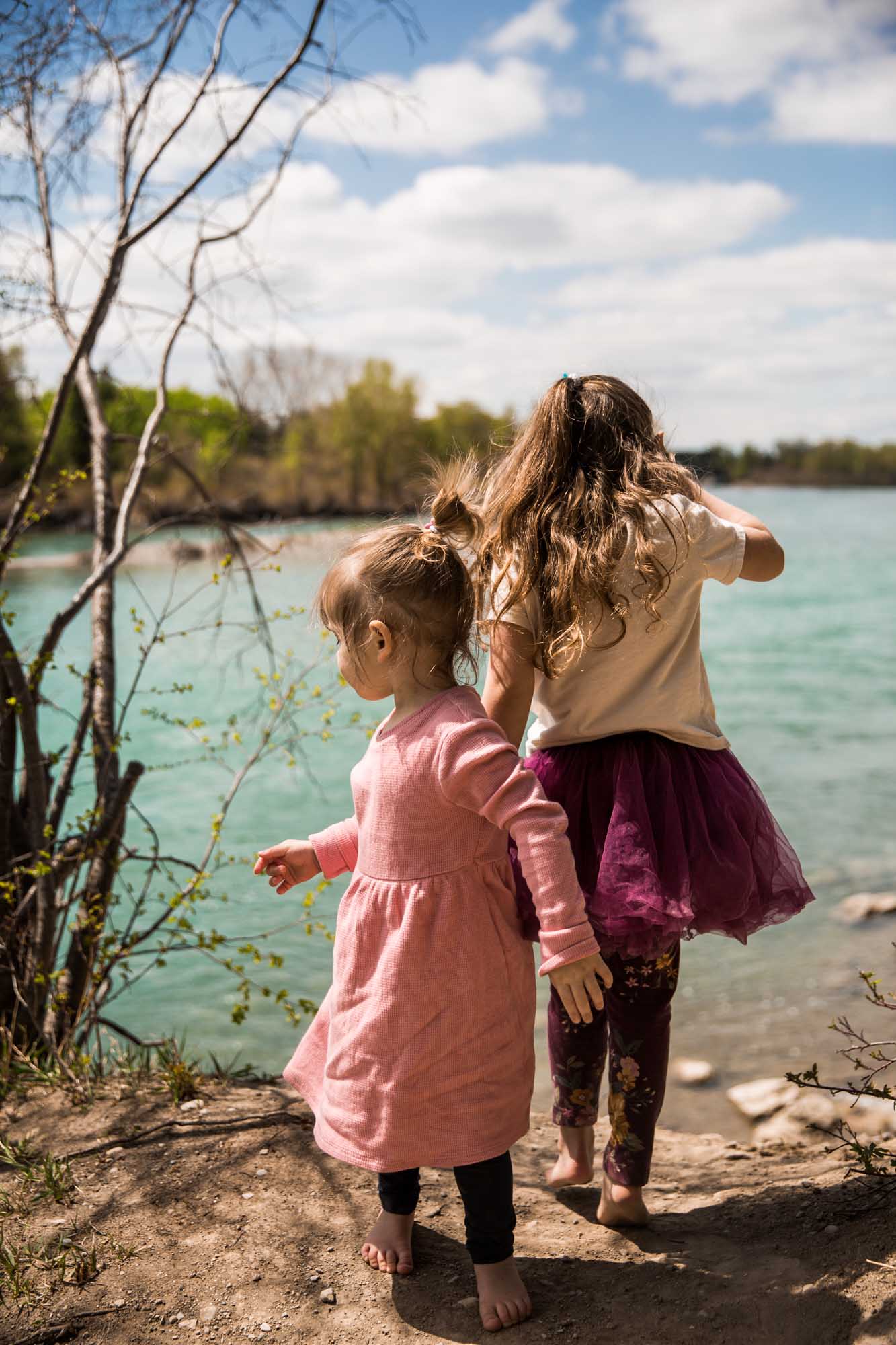 Calgary family photographer, family photos at Waterfall Valley in Bowmont Park