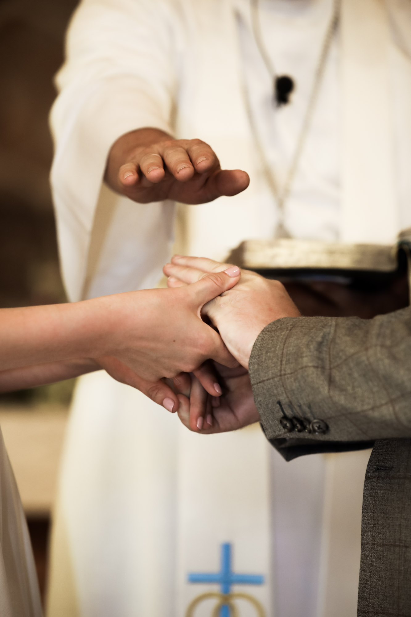 Calgary wedding photographer, photos at the church ceremony