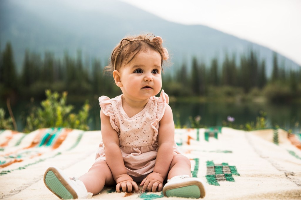 Calgary family photographer, mountain photos, family by the water in the Kananaskis