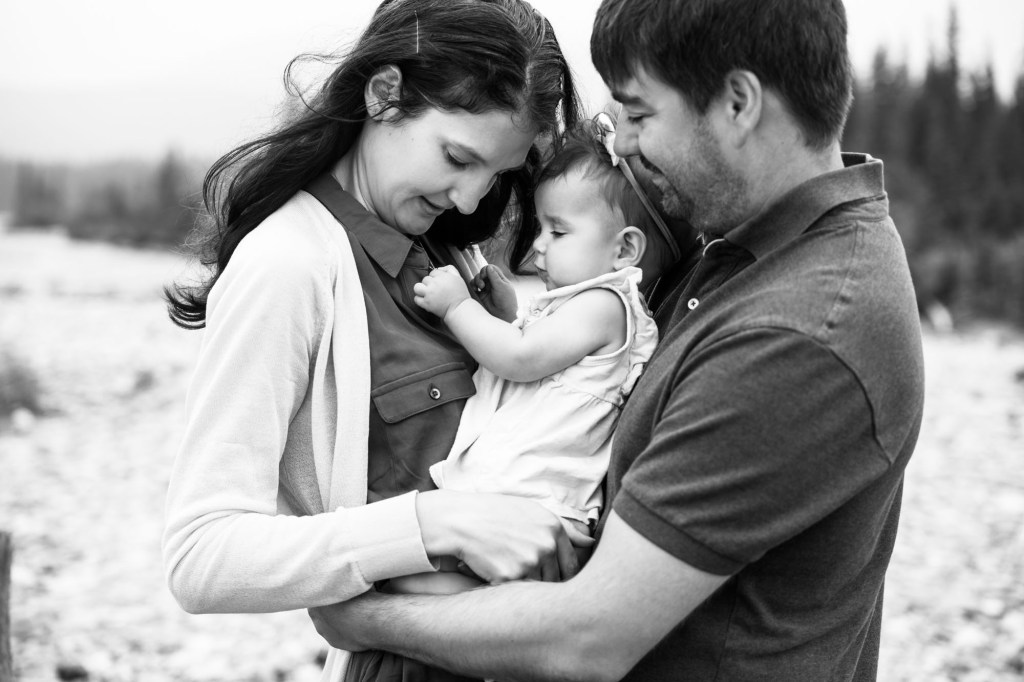 Calgary family photographer, mountain photos, family by the water in the Kananaskis