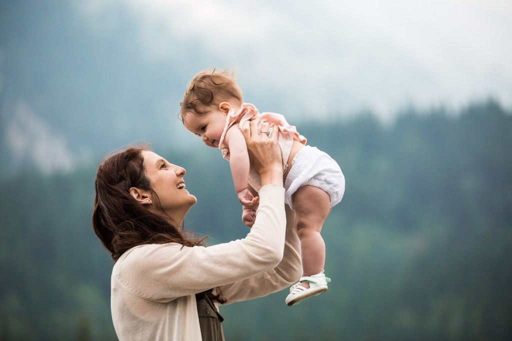 Calgary family photographer, mountain photos, family by the water in the Kananaskis