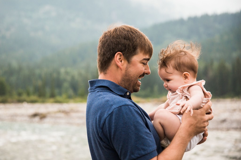 Calgary family photographer, mountain photos, family by the water in the Kananaskis