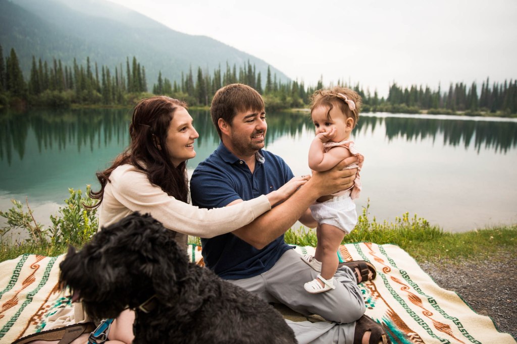 Calgary family photographer, mountain photos, family by the water in the Kananaskis