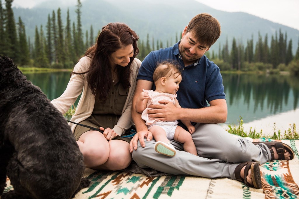 Calgary family photographer, mountain photos, family by the water in the Kananaskis