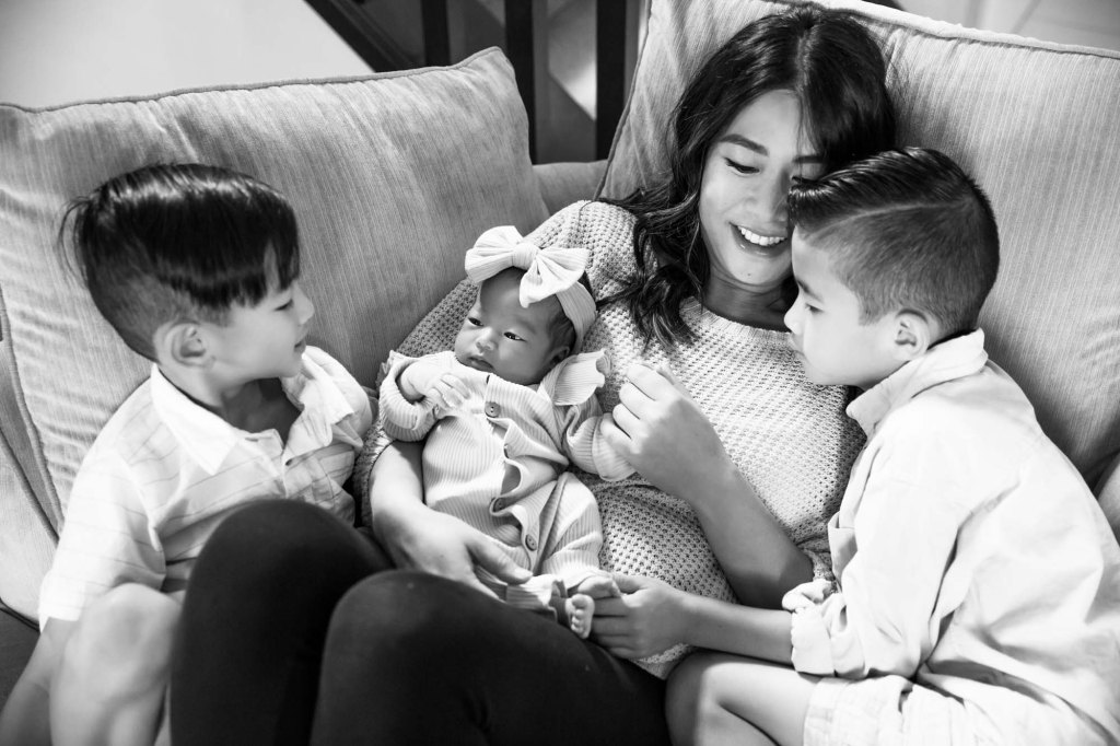 Calgary lifestyle newborn and family photographer, in-home newborn photo