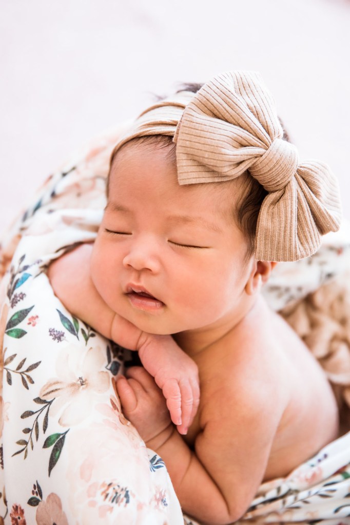Calgary lifestyle newborn and family photographer, in-home newborn photo