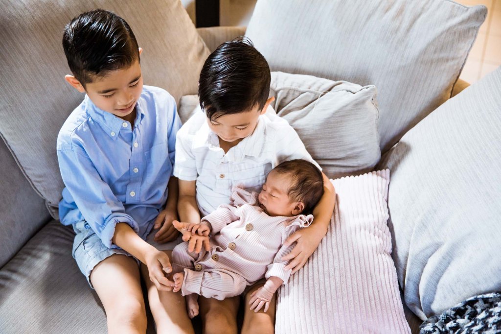 Calgary lifestyle newborn and family photographer, in-home newborn photo