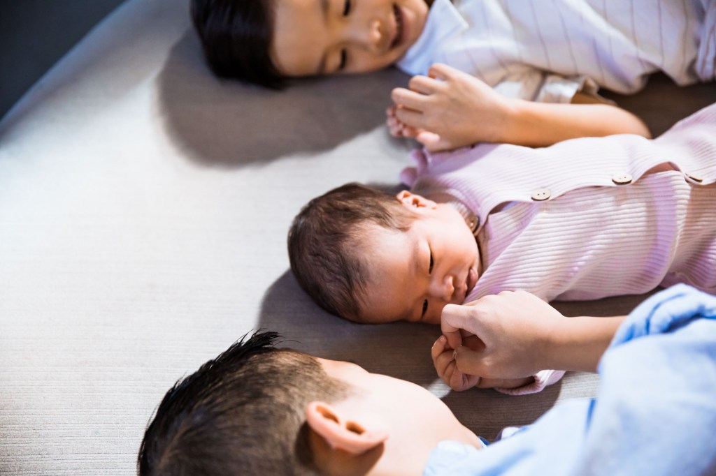 Calgary lifestyle newborn and family photographer, in-home newborn photo