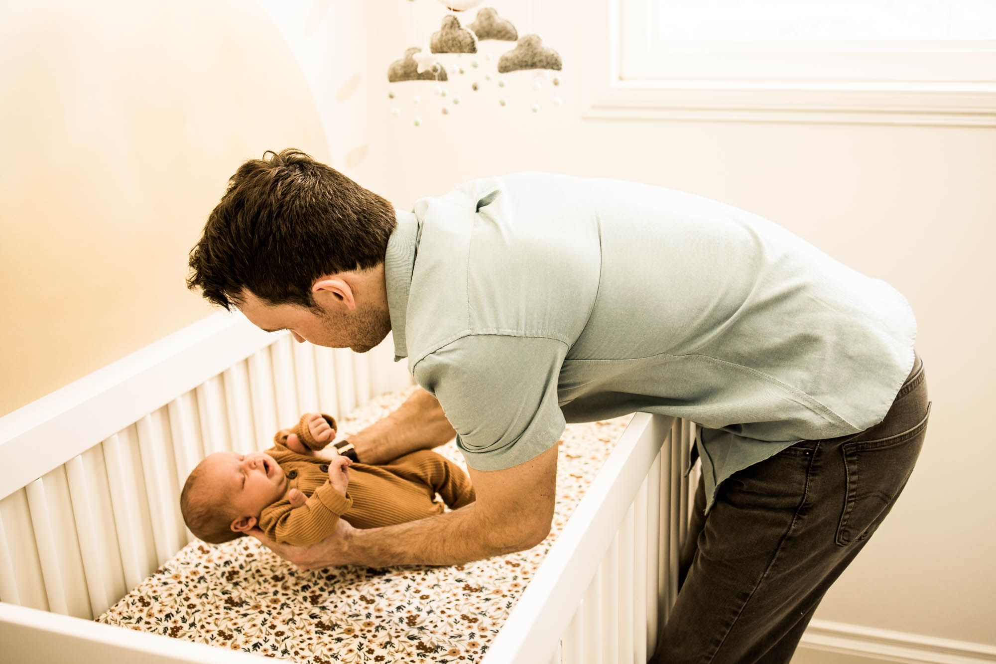Calgary family photographer, in-home lifestyle newborn photography, baby with mom and dad