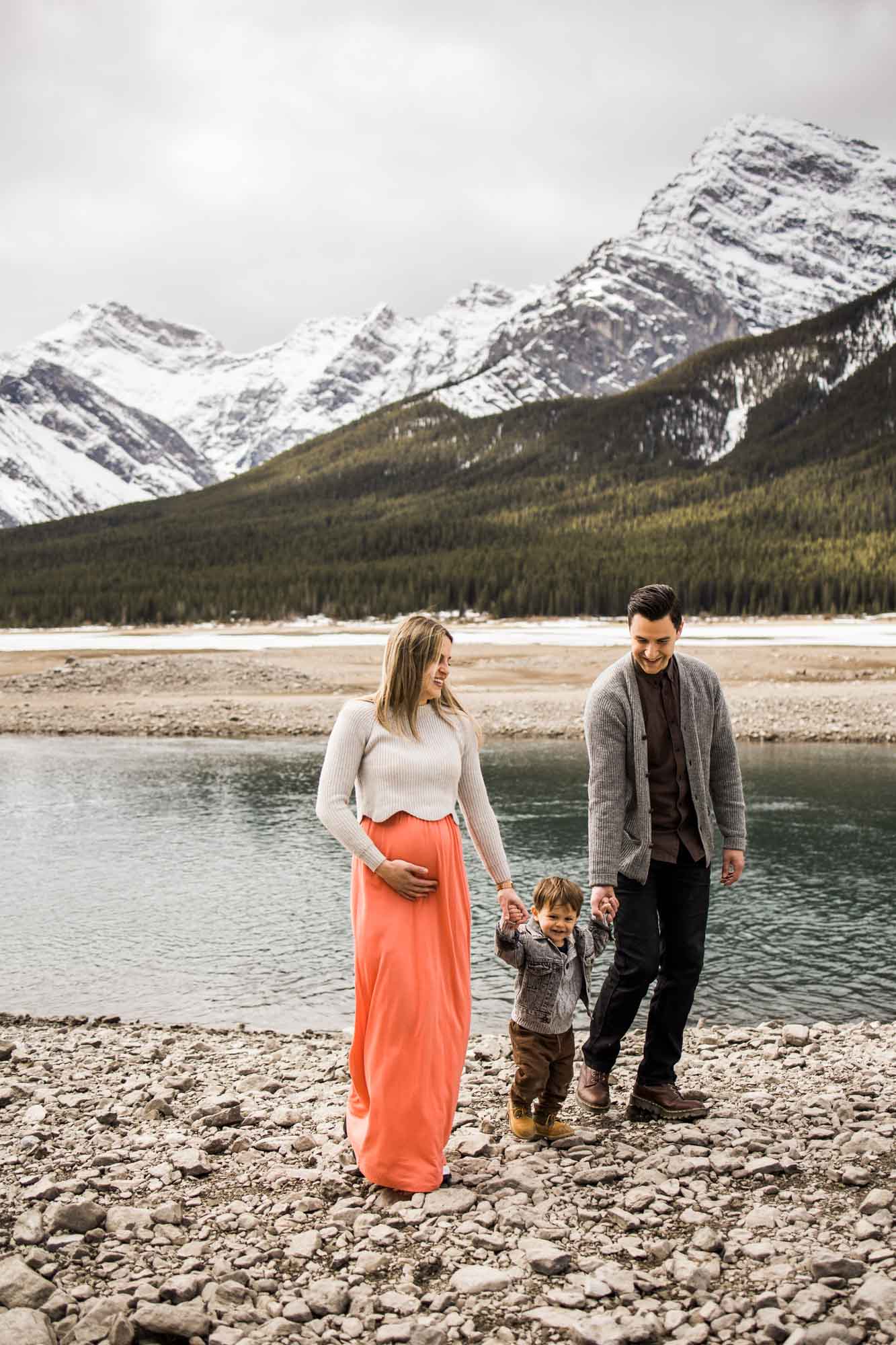 Calgary lifestyle maternity and newborn photographer, maternity photos in the mountains, a family in Kananaskis Country