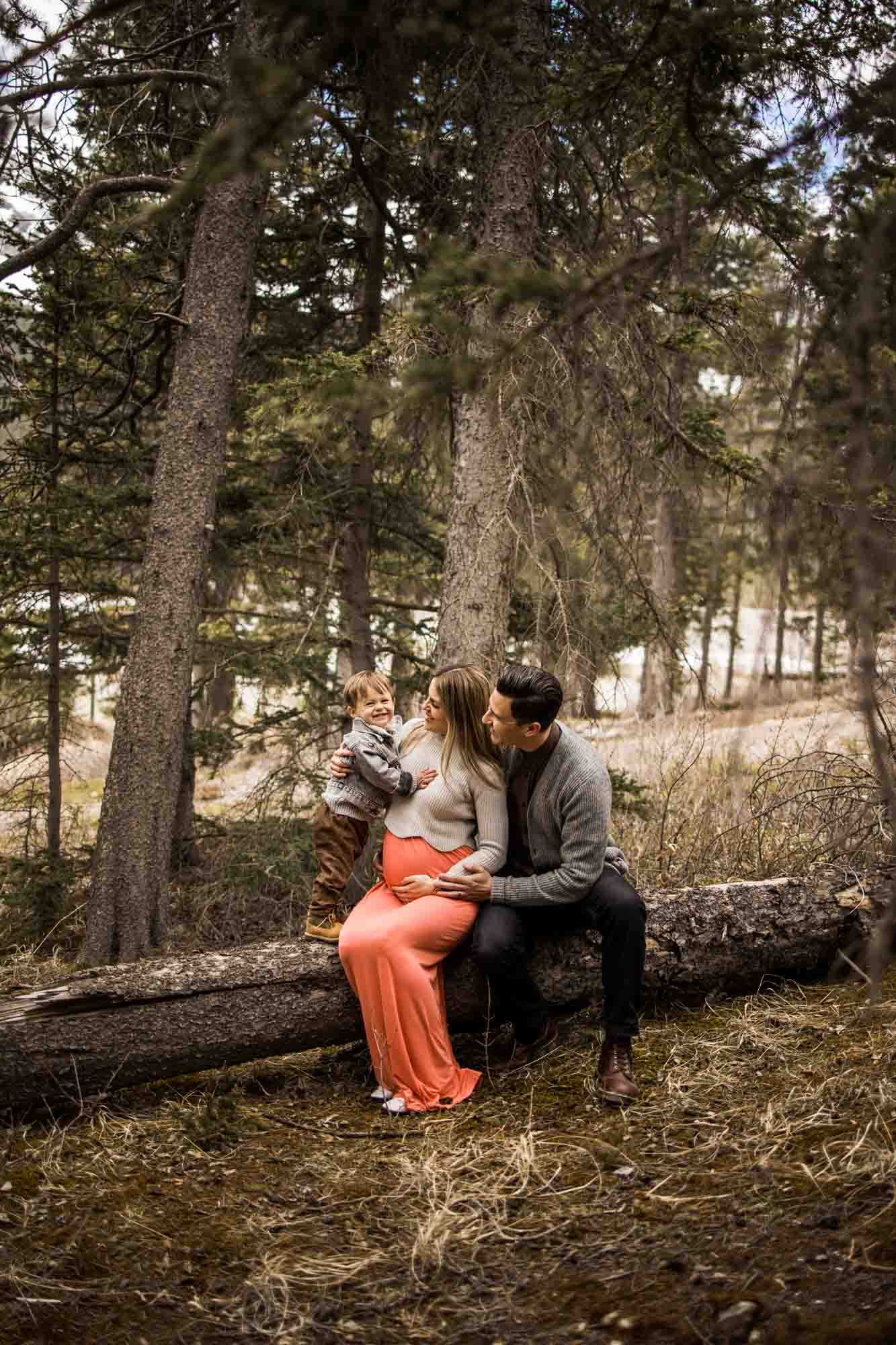 Calgary lifestyle maternity and newborn photographer, maternity photos in the mountains, a family in Kananaskis Country