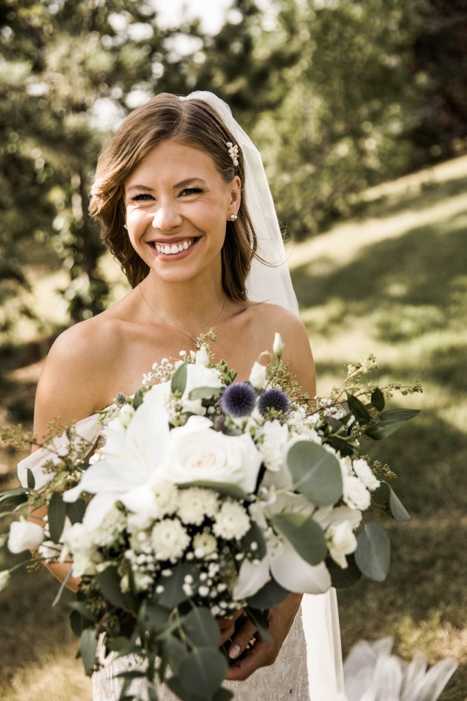 Calgary wedding photographer, summer restaurant wedding by the beach at the Lake House on Lake Bonavista