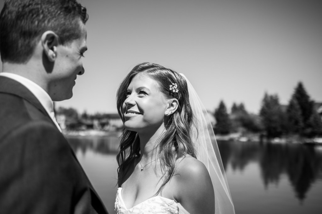 Calgary wedding photographer, summer restaurant wedding by the beach at the Lake House on Lake Bonavista