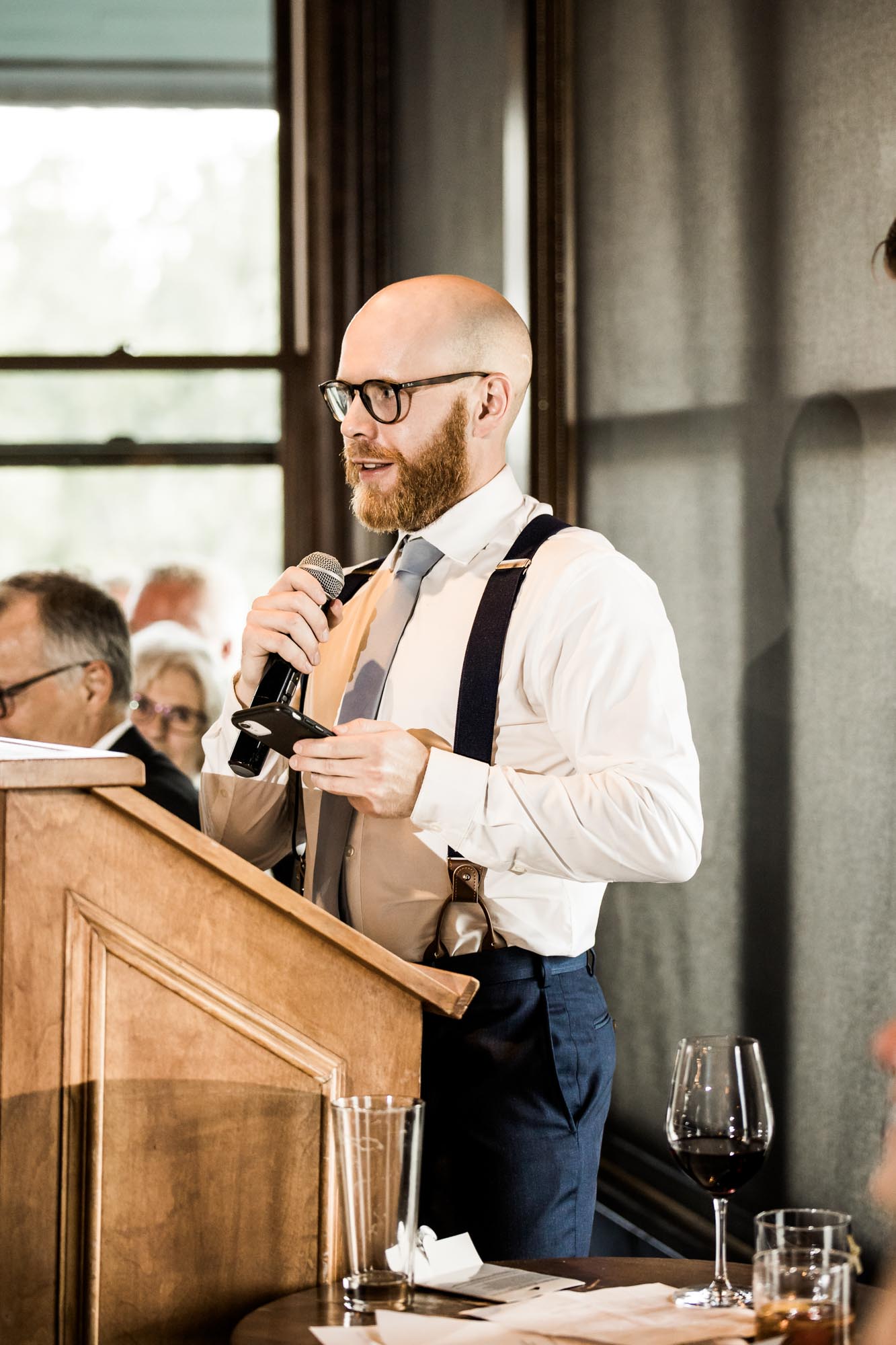 Calgary wedding photographer, summer restaurant wedding by the beach at the Lake House on Lake Bonavista