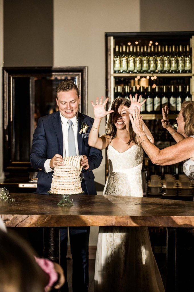 Calgary wedding photographer, summer restaurant wedding by the beach at the Lake House on Lake Bonavista