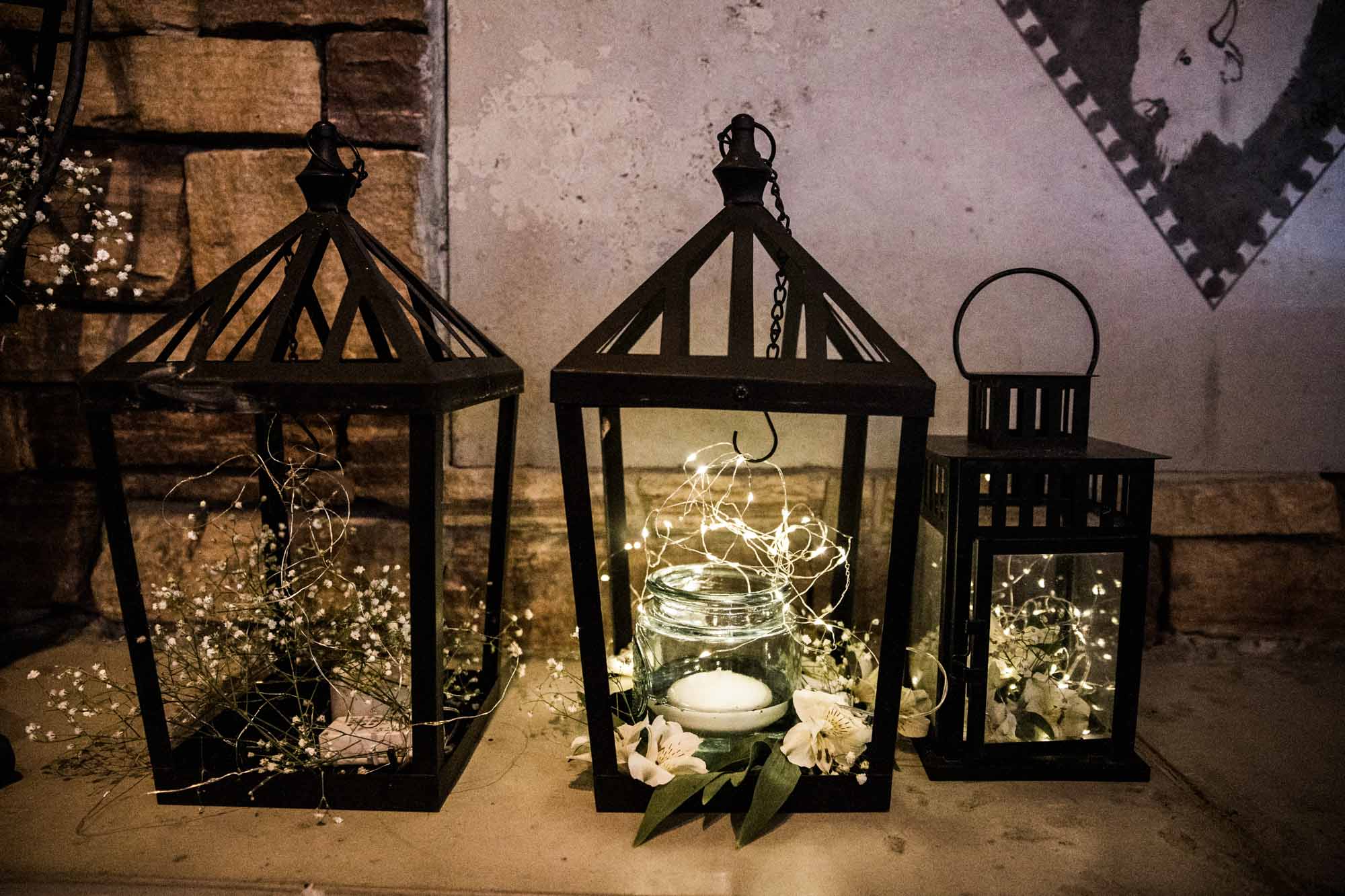 Calgary wedding photographer, summer restaurant wedding by the beach at the Lake House on Lake Bonavista