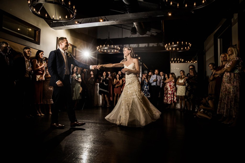 Calgary wedding photographer, summer restaurant wedding by the beach at the Lake House on Lake Bonavista
