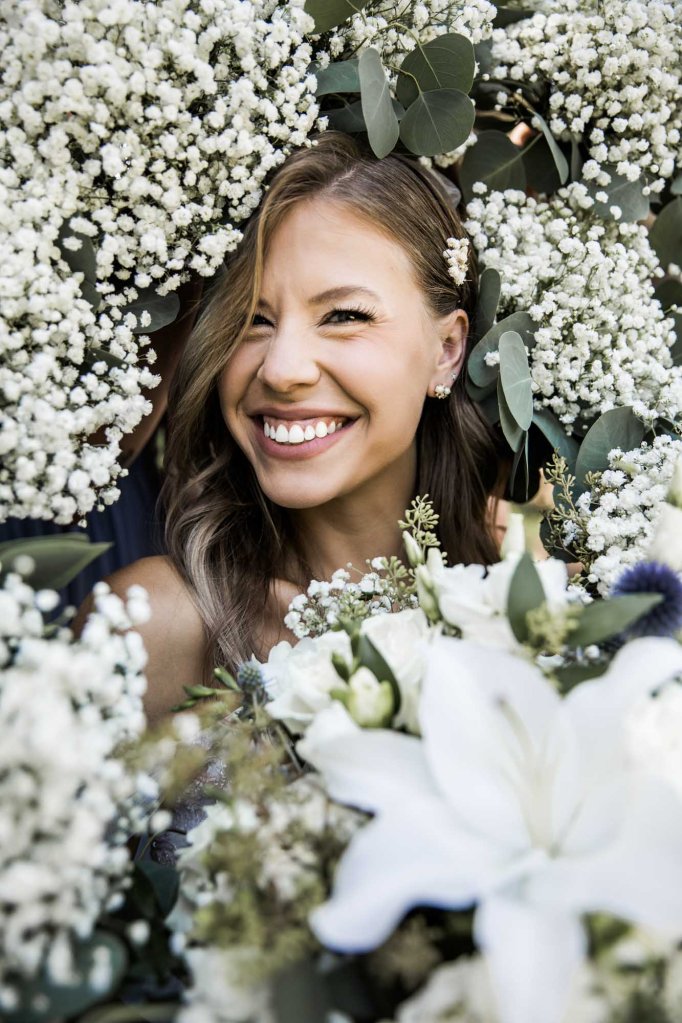 Calgary wedding photographer, summer restaurant wedding by the beach at the Lake House on Lake Bonavista