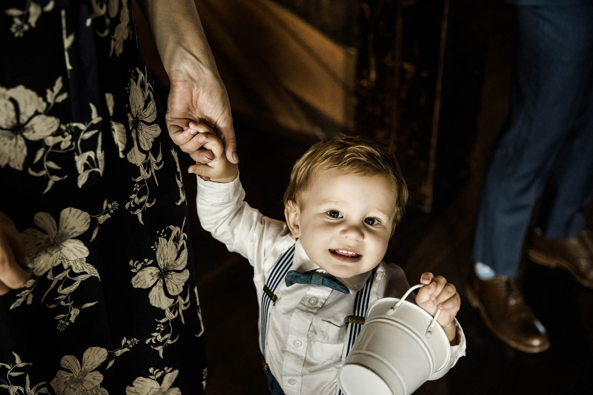Calgary wedding photographer, summer restaurant wedding by the beach at the Lake House on Lake Bonavista