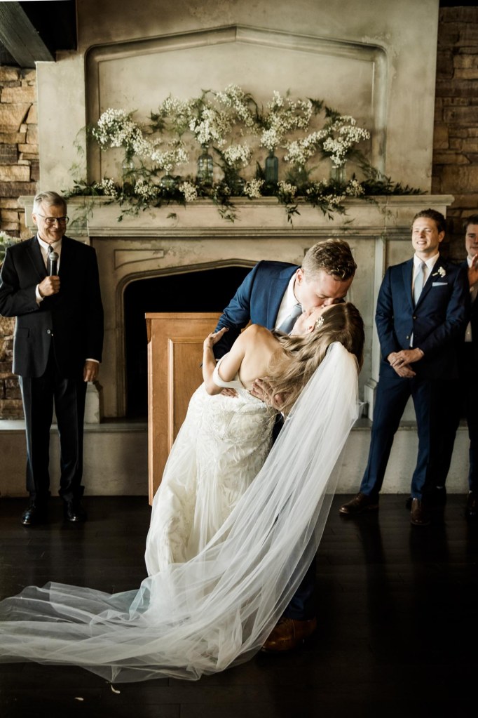 Calgary wedding photographer, summer restaurant wedding by the beach at the Lake House on Lake Bonavista