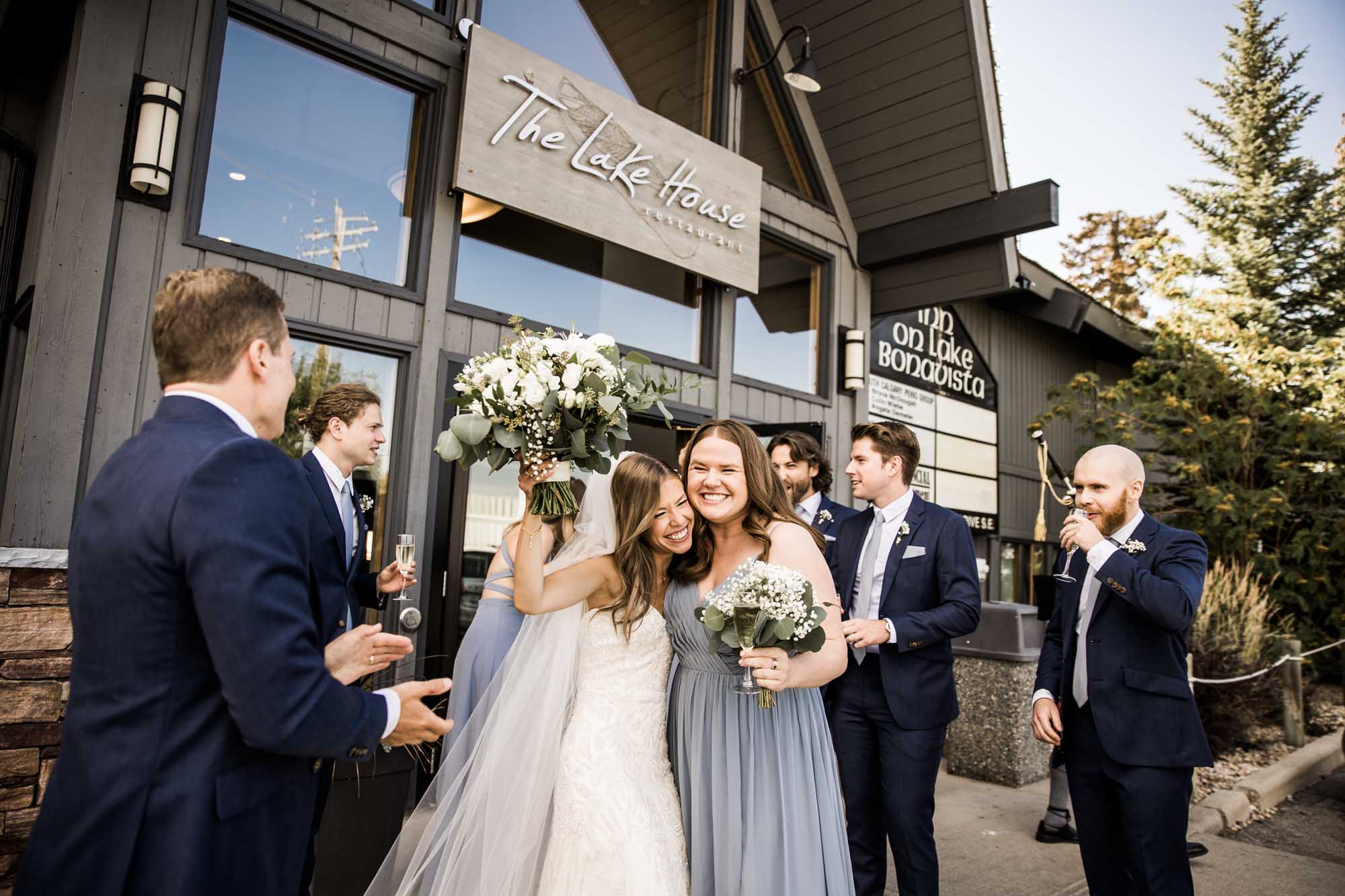 Calgary wedding photographer, summer restaurant wedding by the beach at the Lake House on Lake Bonavista