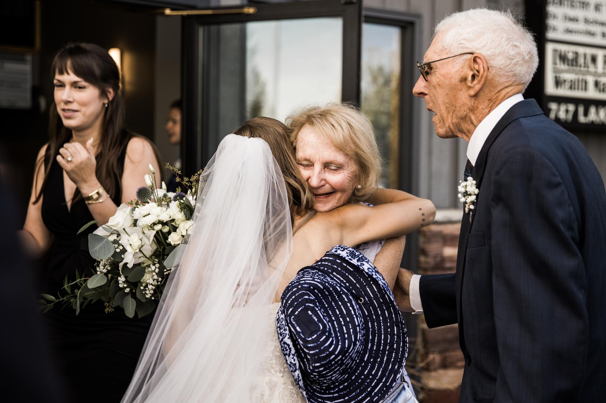 Calgary wedding photographer, summer restaurant wedding by the beach at the Lake House on Lake Bonavista