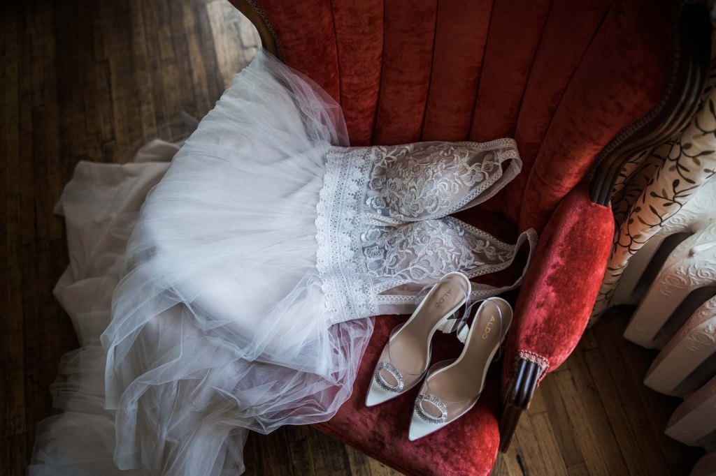 Calgary Wedding Photographer, photos of a wedding at Rouge Restaurant in Inglewood