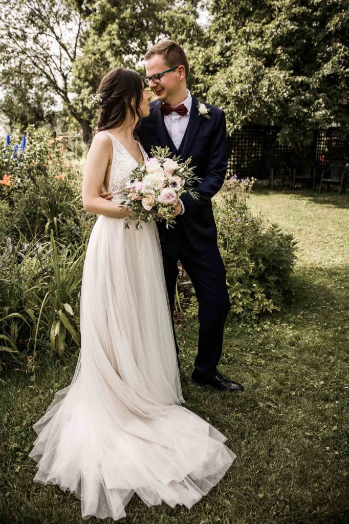 Calgary Wedding Photographer, photos of a wedding at Rouge Restaurant in Inglewood