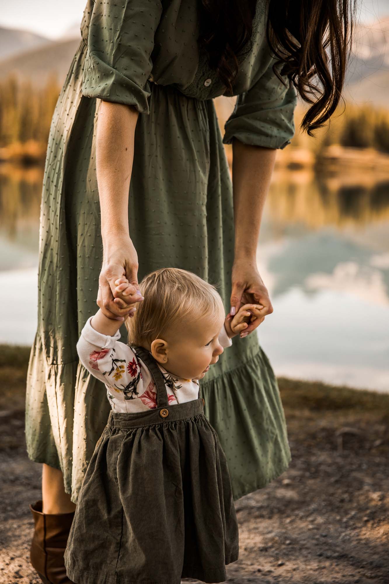 Calgary, Banff, Kananaskis lifestyle family photographer, fall family photos in front of the mountains in Kananaskis Country