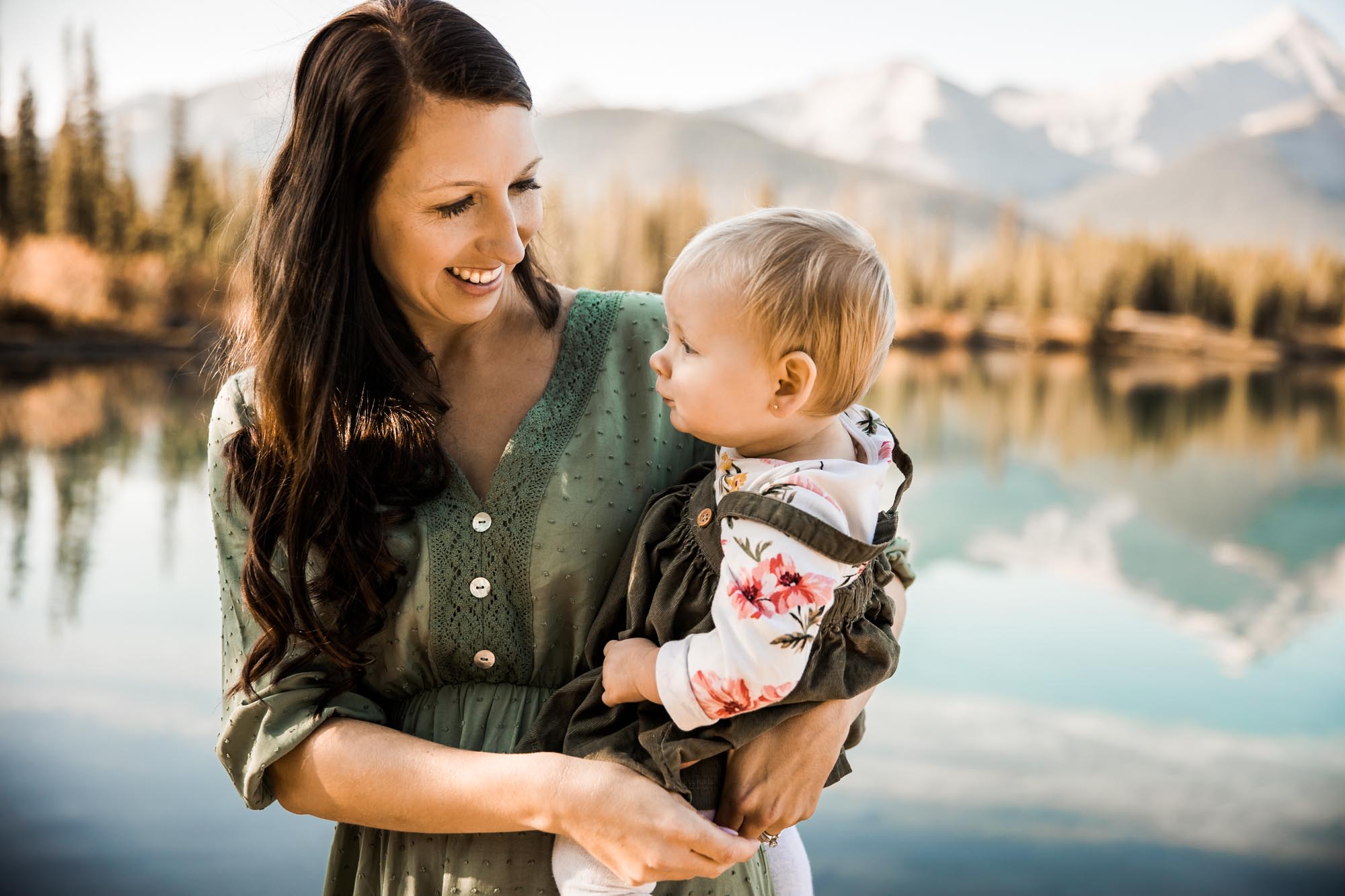 Calgary, Banff, Kananaskis lifestyle family photographer, fall family photos in front of the mountains in Kananaskis Country