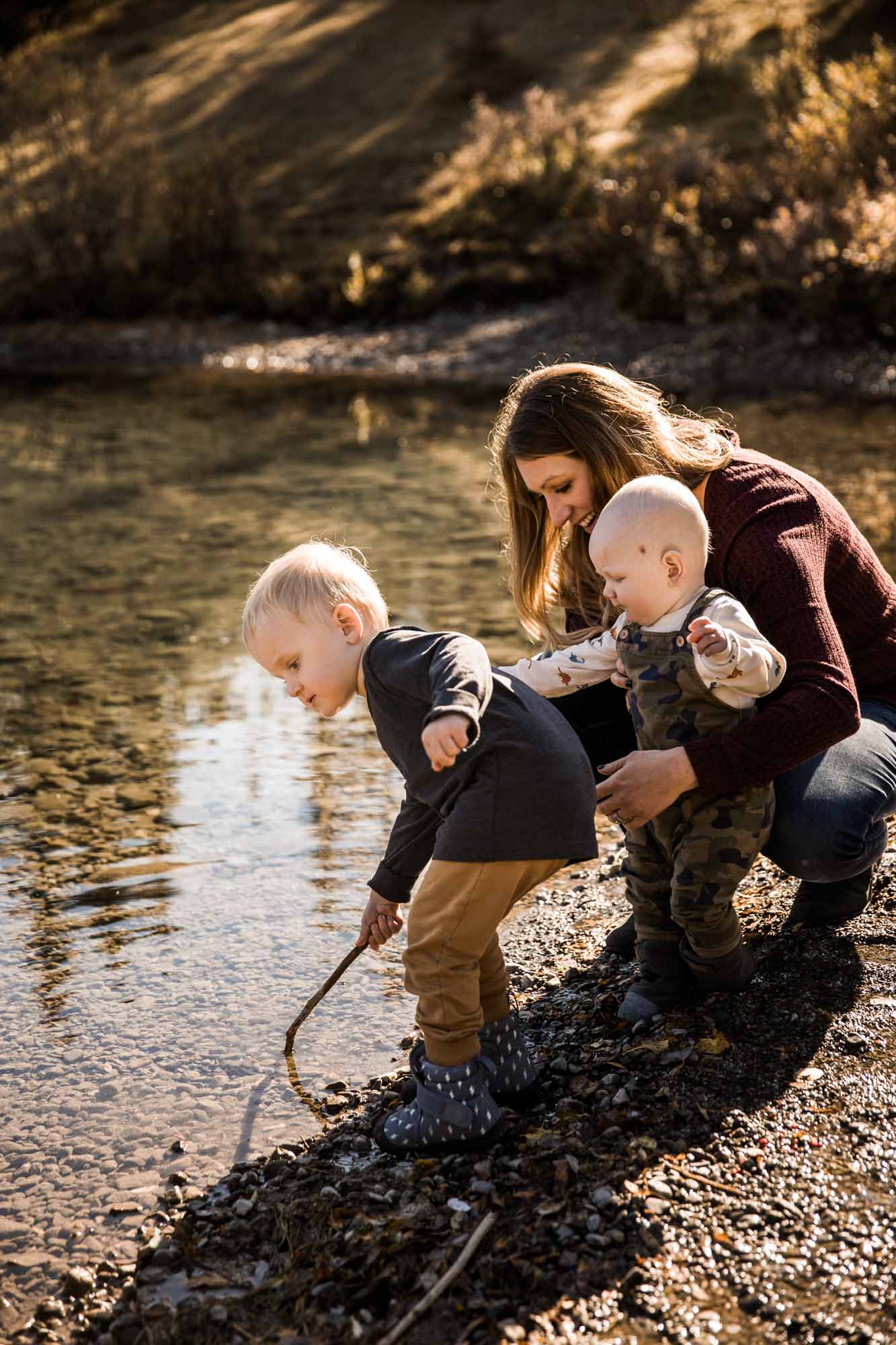 Calgary, Banff, Kananaskis lifestyle family photographer, fall family photos in front of the mountains in Kananaskis Country