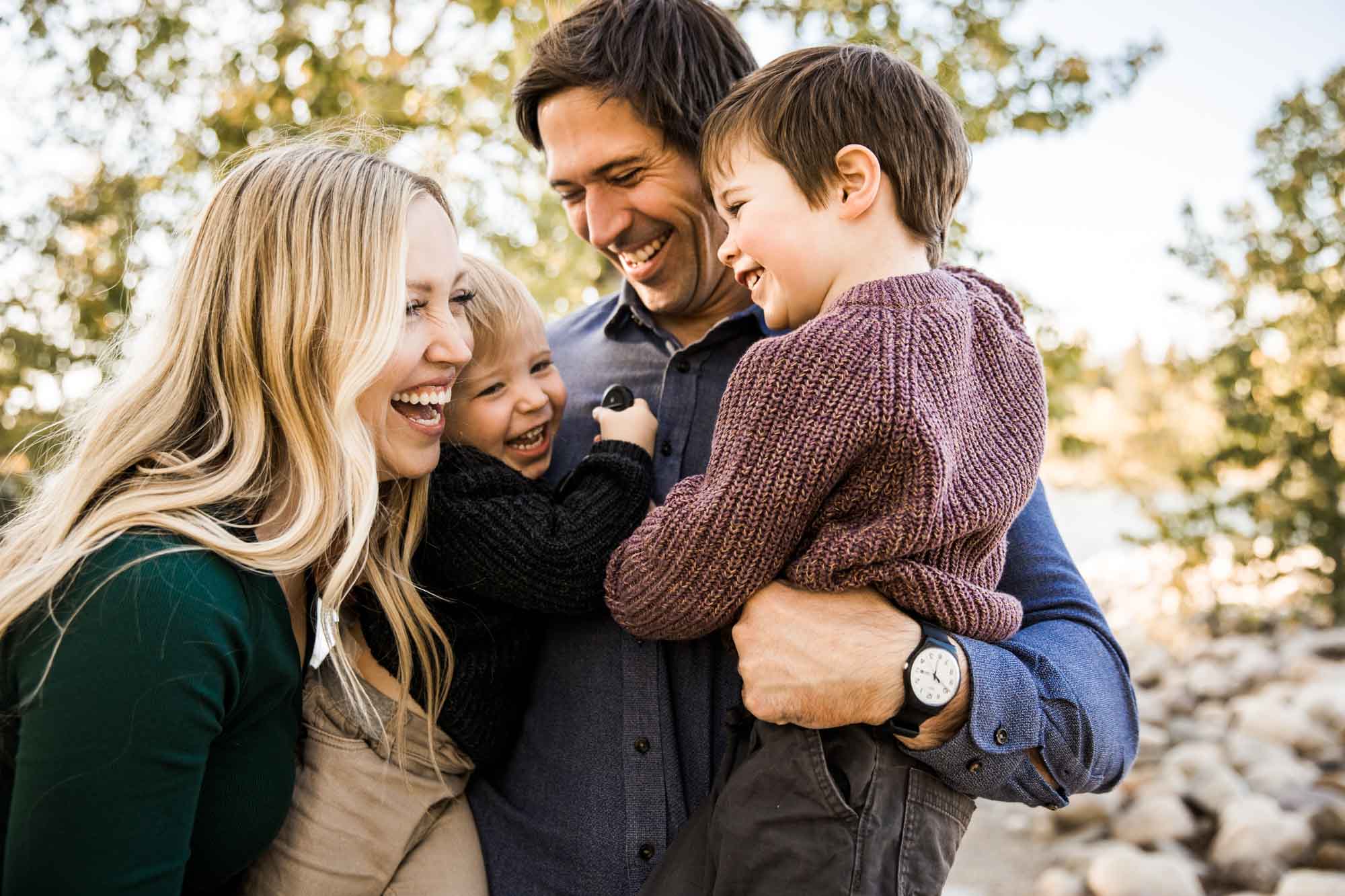 Calgary, Banff, Kananaskis lifestyle family photographer, family at Bowness Park during their fall photoshoot