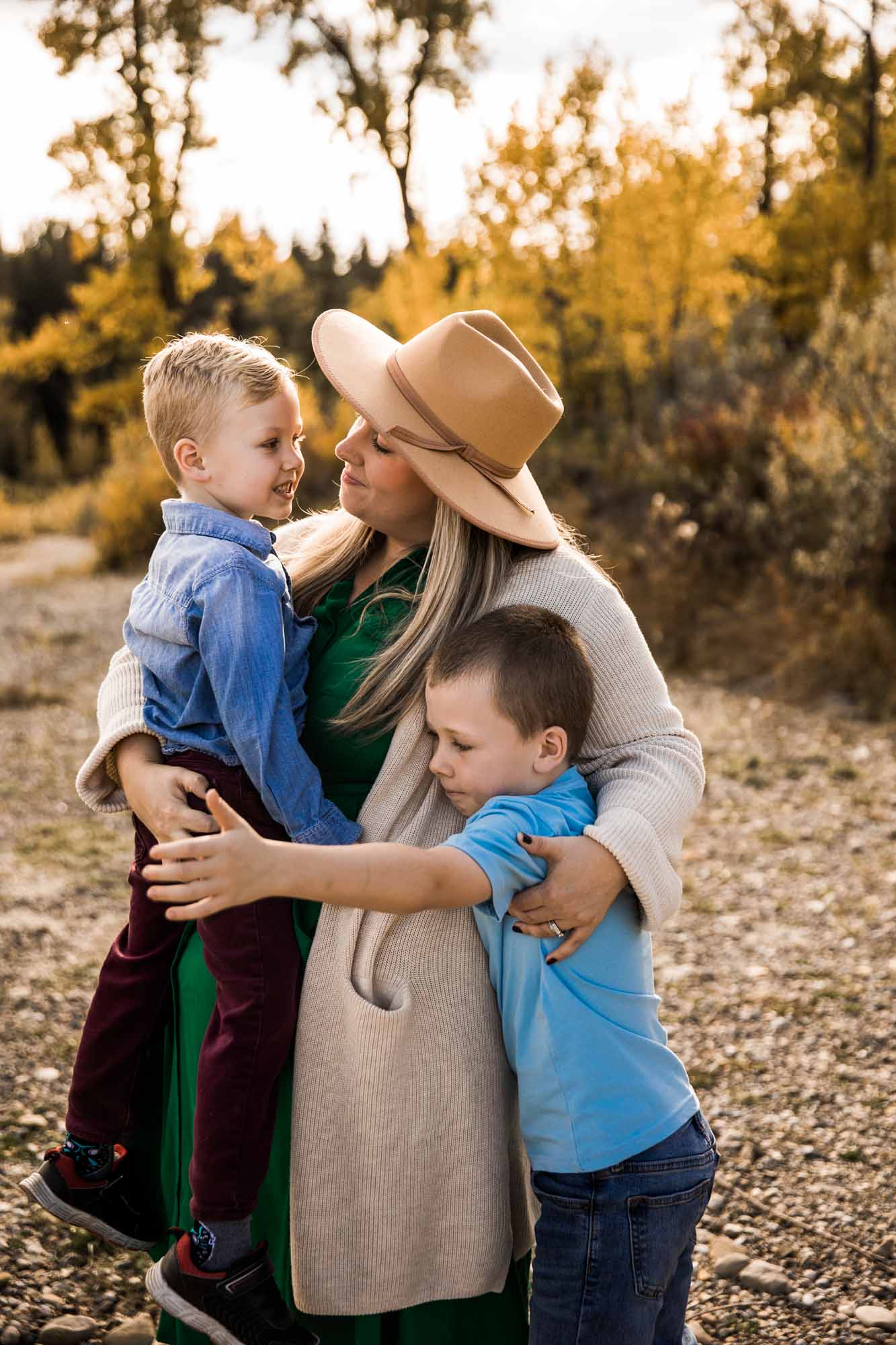 Calgary, Banff, Kananaskis lifestyle family photographer, family at Fish Creek Park during their fall photoshoot