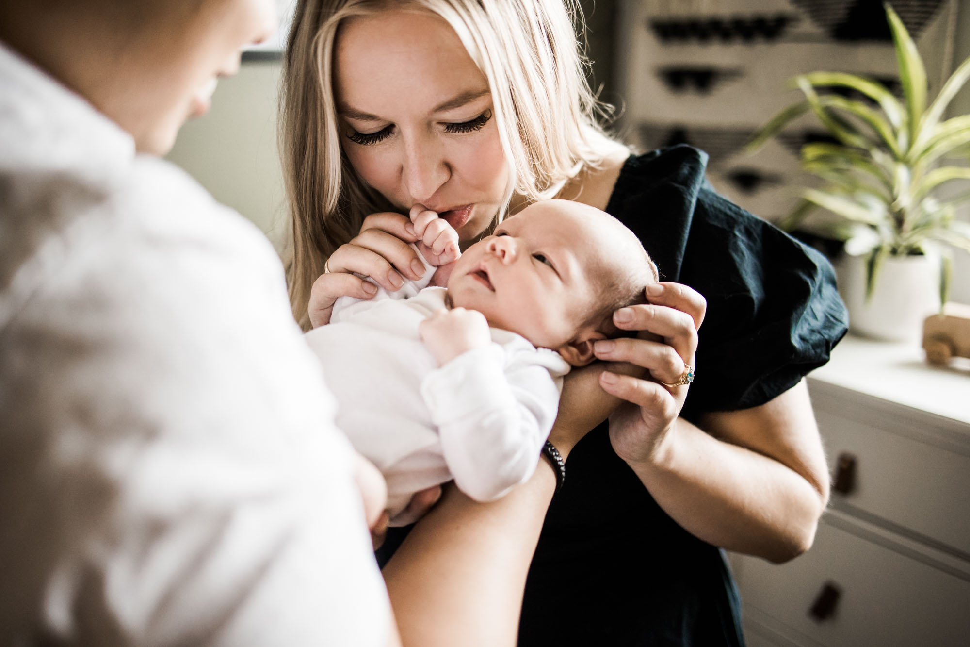 Calgary lifestyle newborn photographer, baby and his parents during his in-home newborn photoshoot