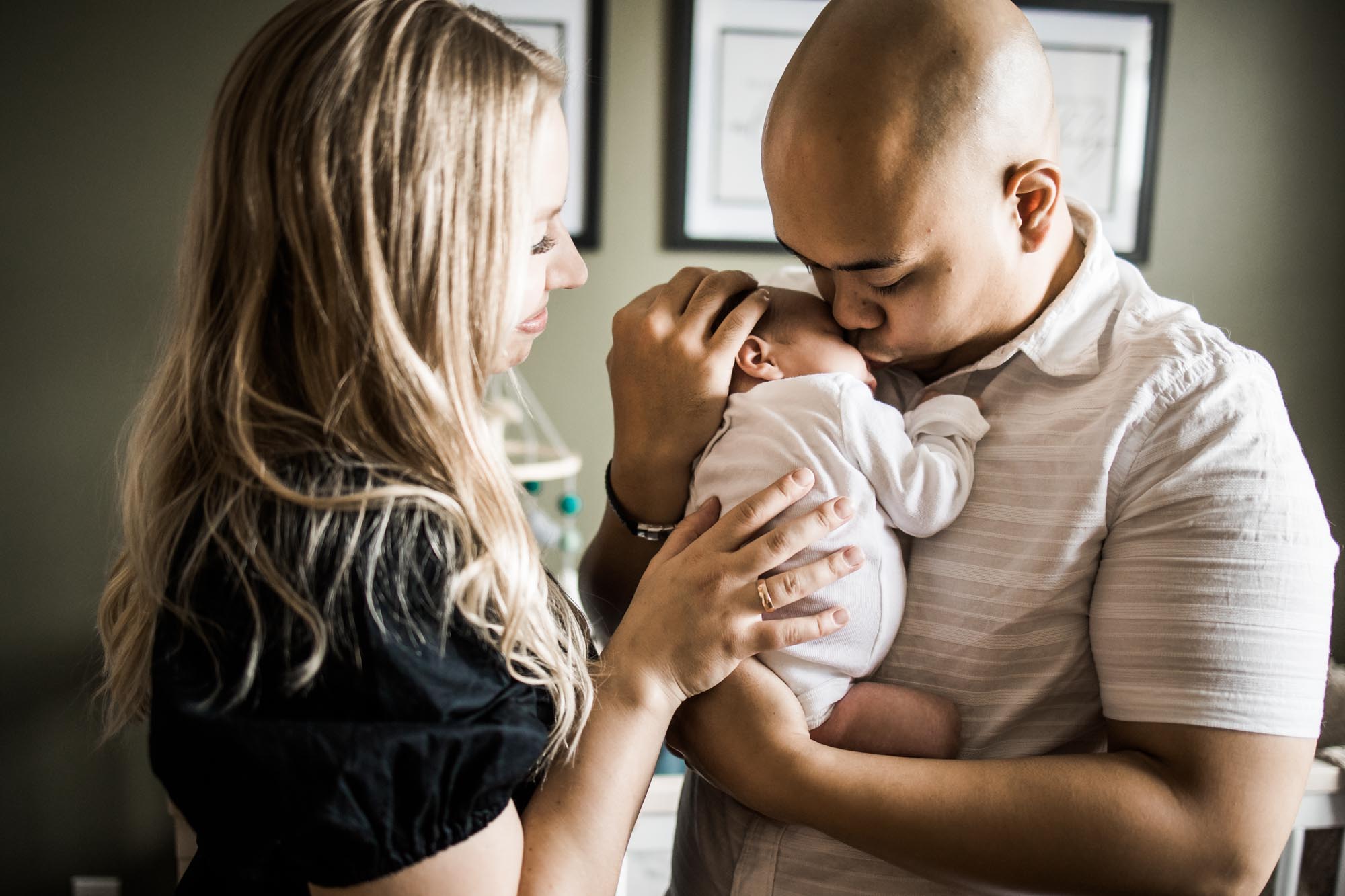 Calgary lifestyle newborn photographer, baby and his parents during his in-home newborn photoshoot