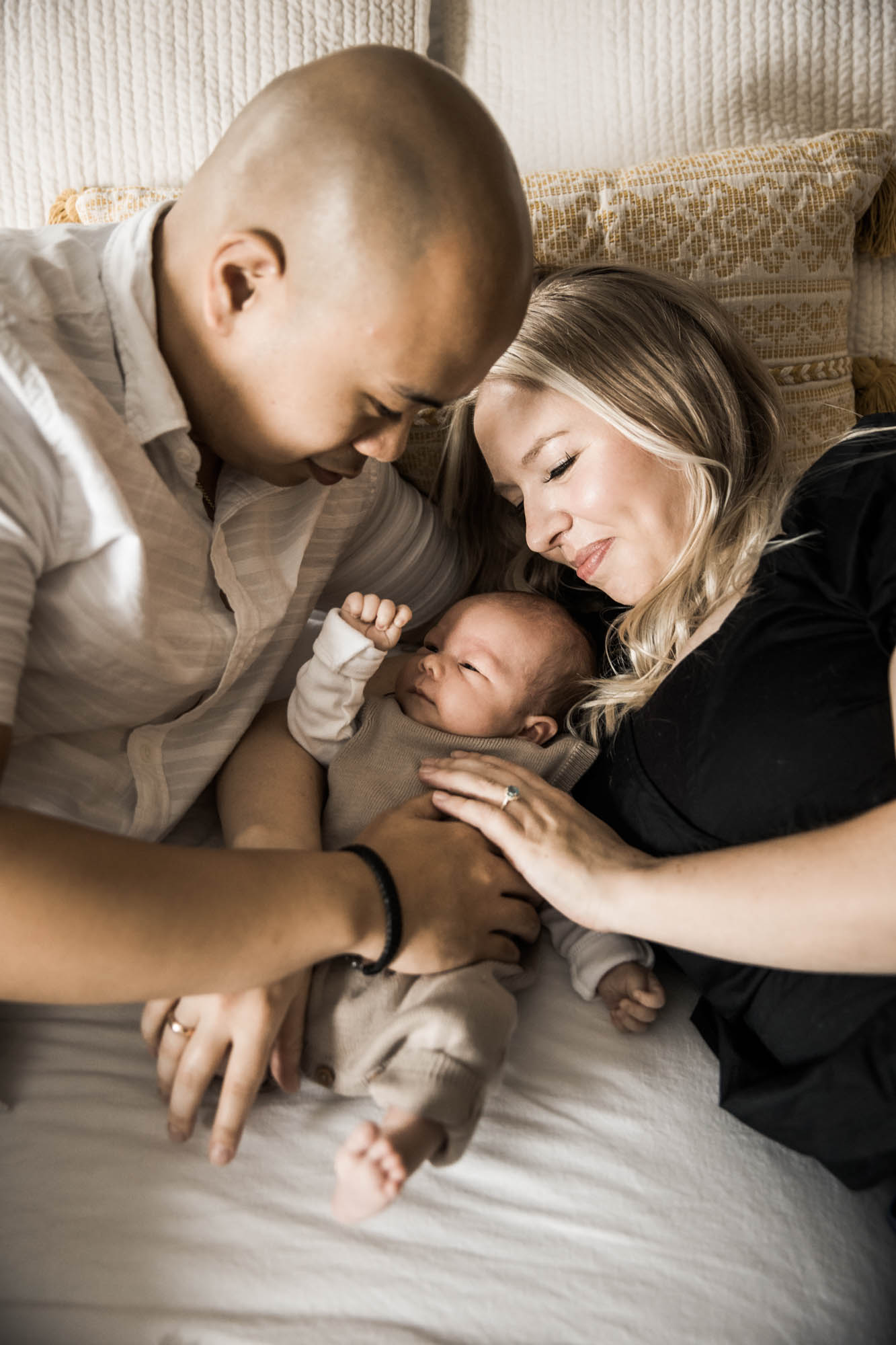 Calgary lifestyle newborn photographer, baby and his parents during his in-home newborn photoshoot