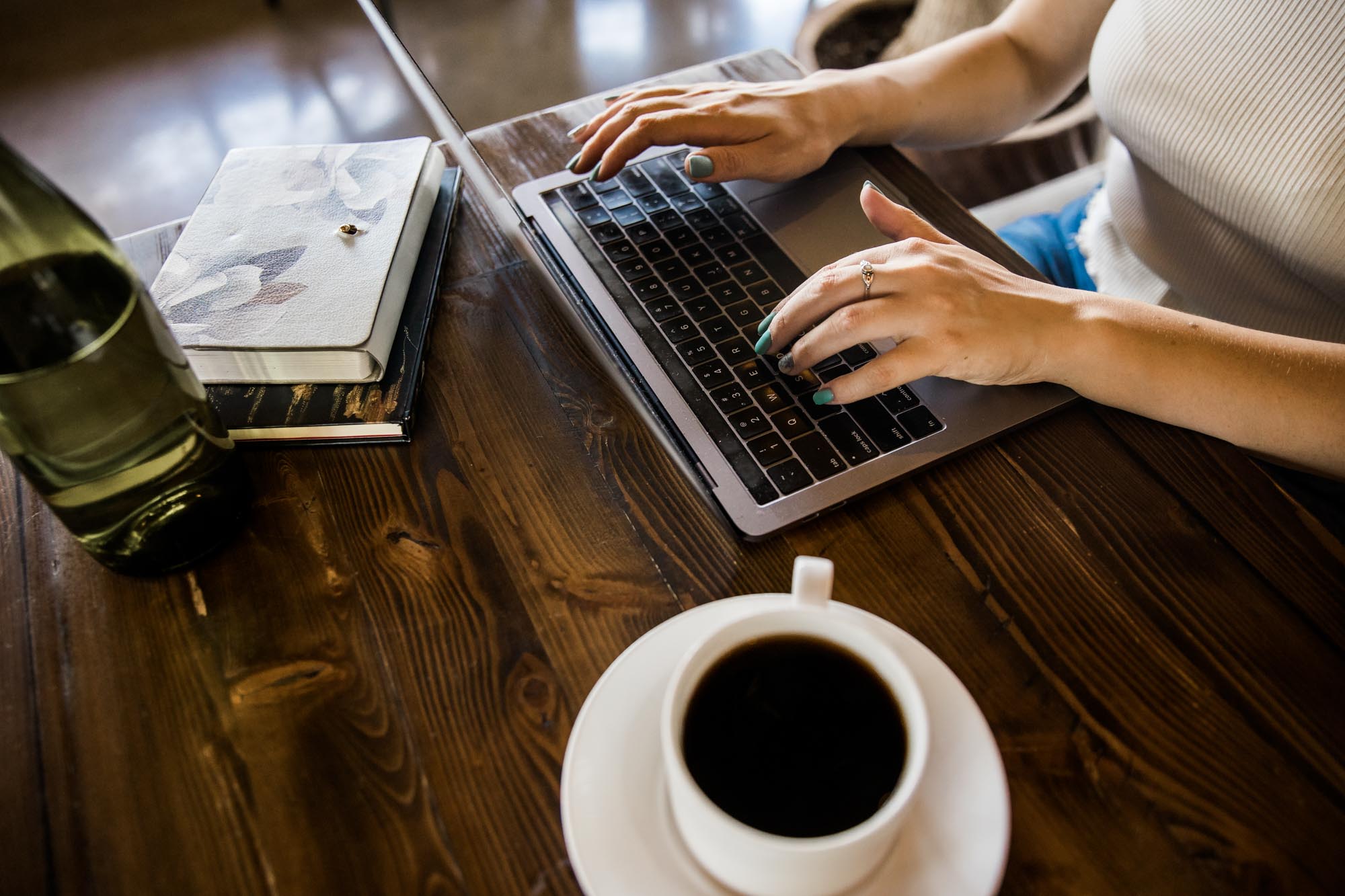 Calgary branding and headshot photographer, copywriter posing for her headshots and branding photos at Bowness Park in the summer