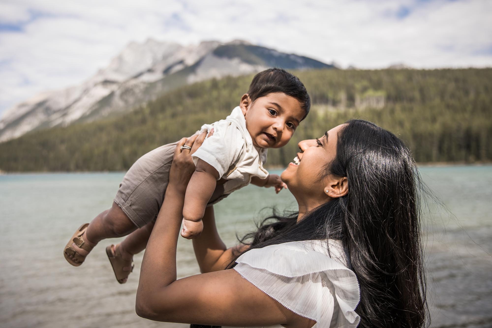 Calgary, Banff and Canmore lifestyle family photographer, family in the mountains posing for their photos