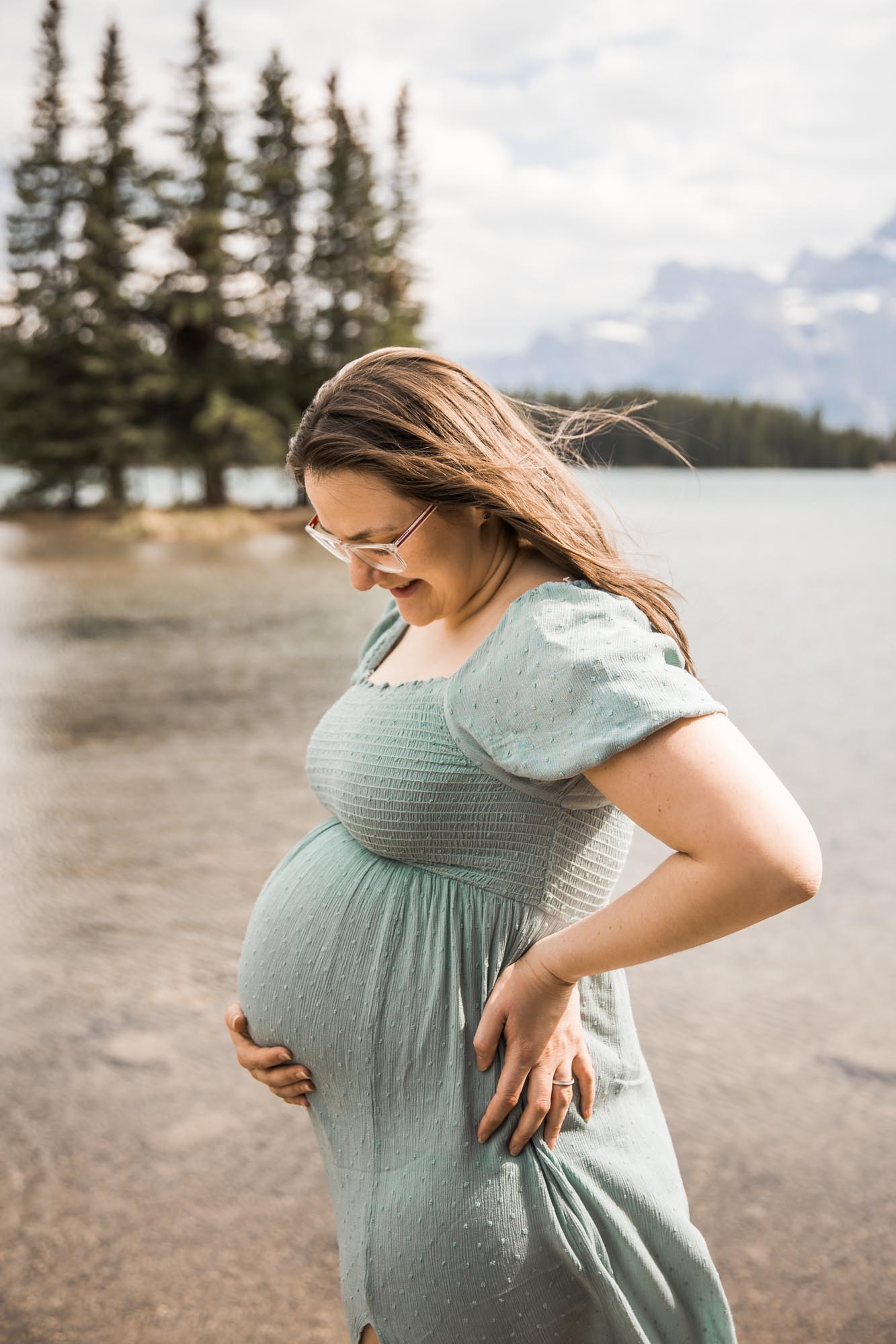 Calgary, Banff and Canmore maternity and lifestyle newborn photographer, family in the mountains posing for their photos