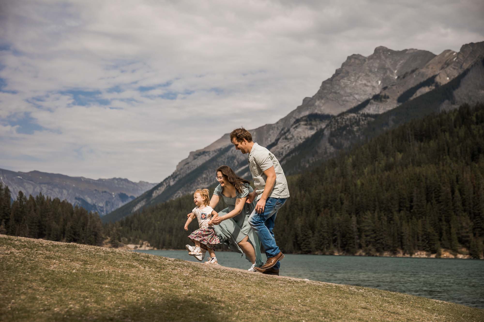 Calgary, Banff and Canmore maternity and lifestyle newborn photographer, family in the mountains posing for their photos