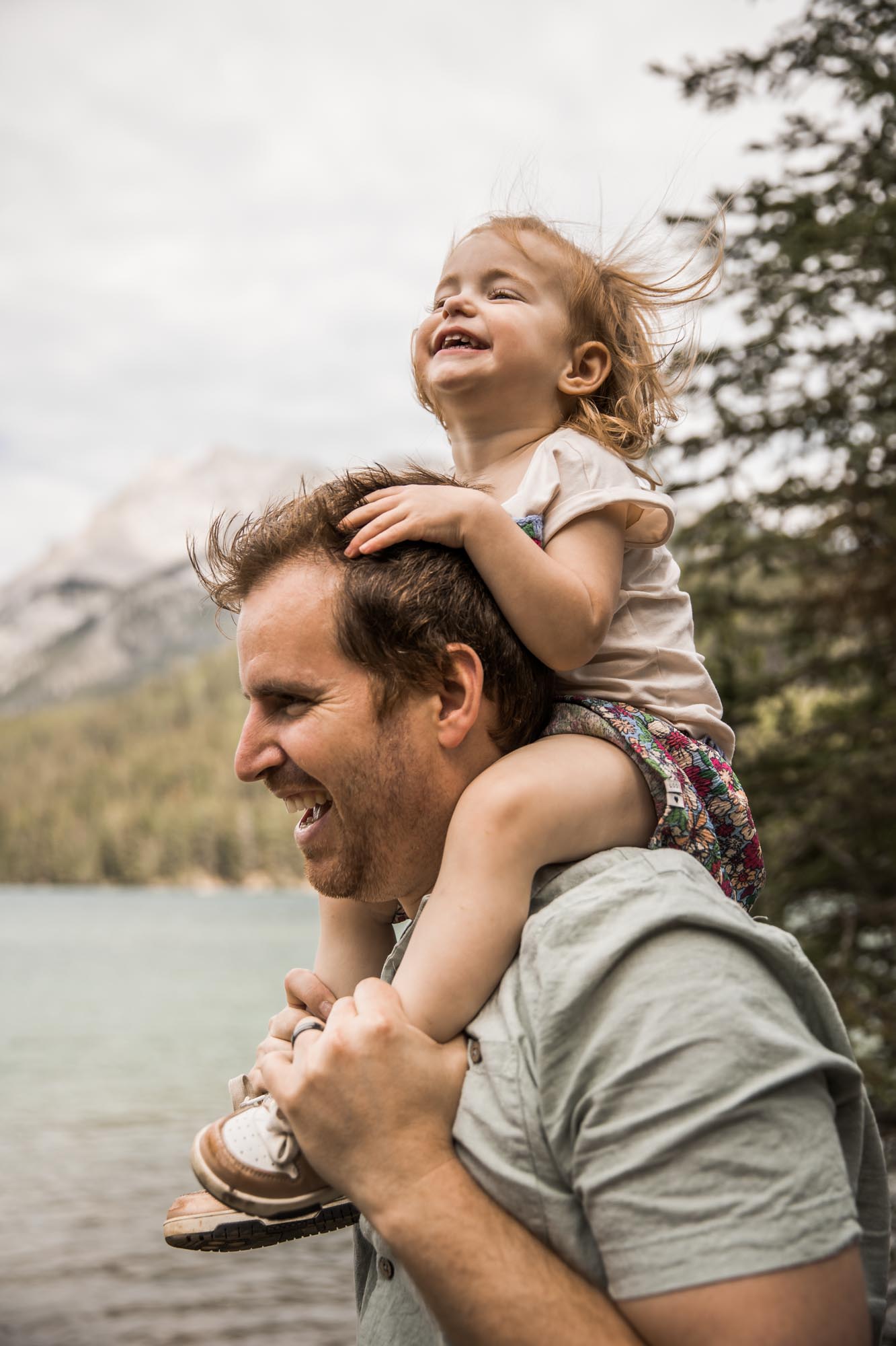 Calgary, Banff and Canmore maternity and lifestyle newborn photographer, family in the mountains posing for their photos