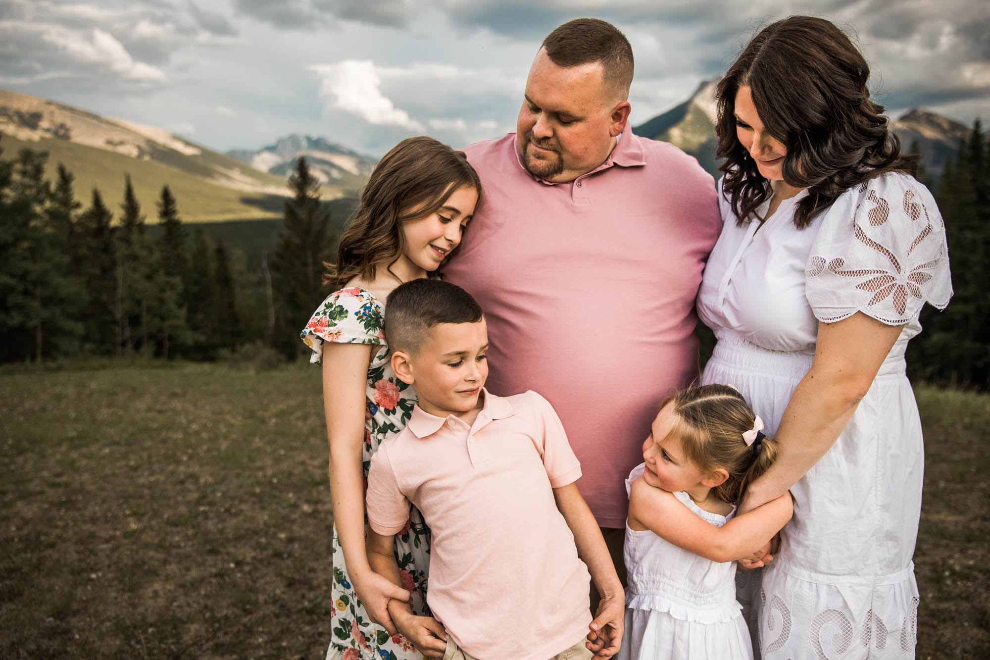 Calgary, Banff, Kananaskis Country lifestyle family photographer, family posing during their photoshoot in the mountains in Kananaskis