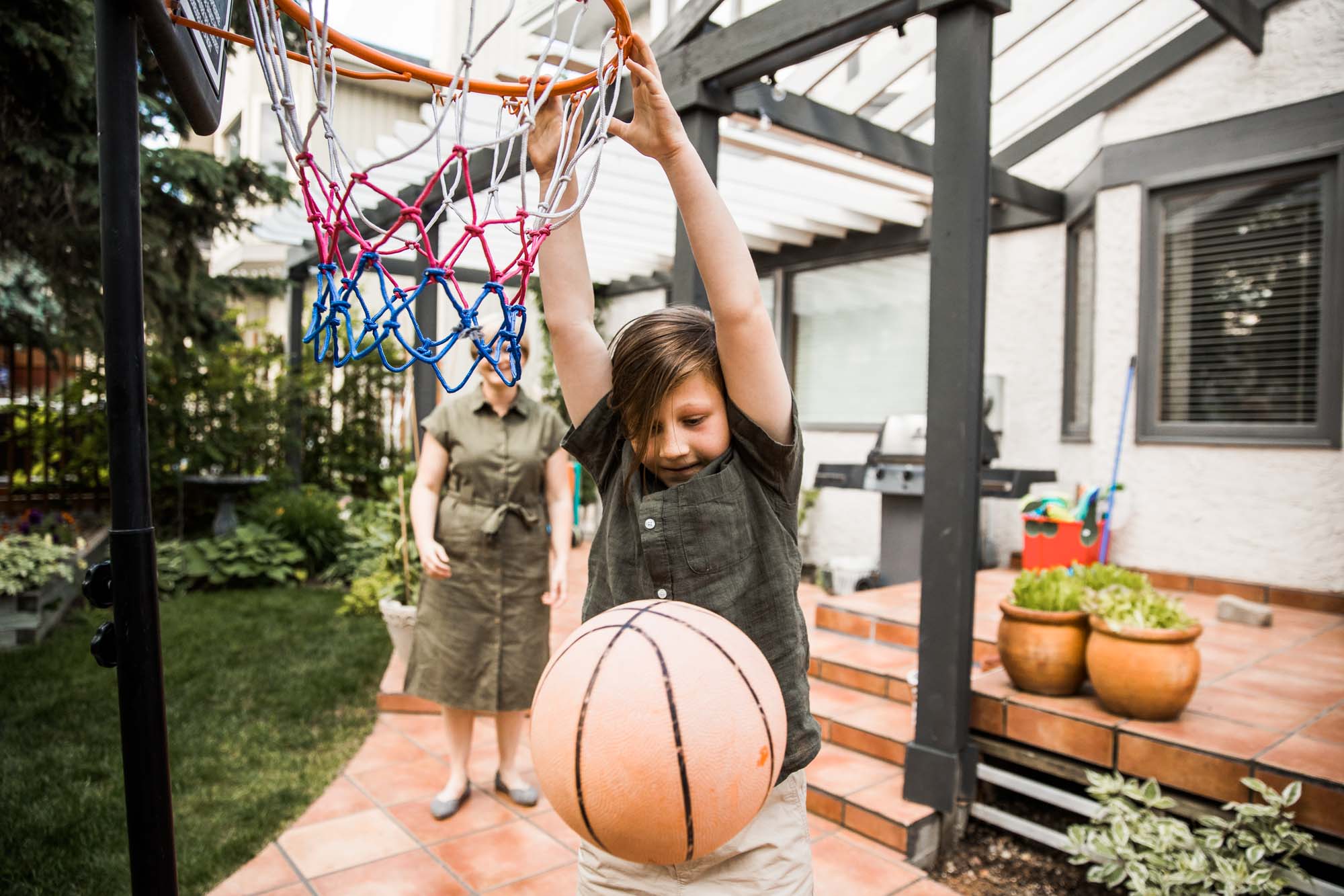 Calgary, Banff, Kananaskis lifestyle family photographer, extended family posing during their extended family photoshoot in Calgary